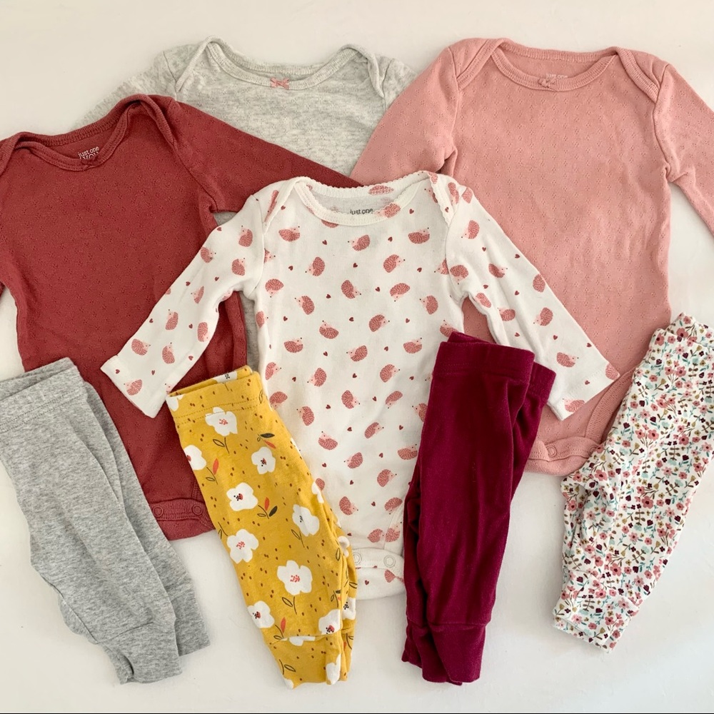 Carter’s • 8-piece baby layette